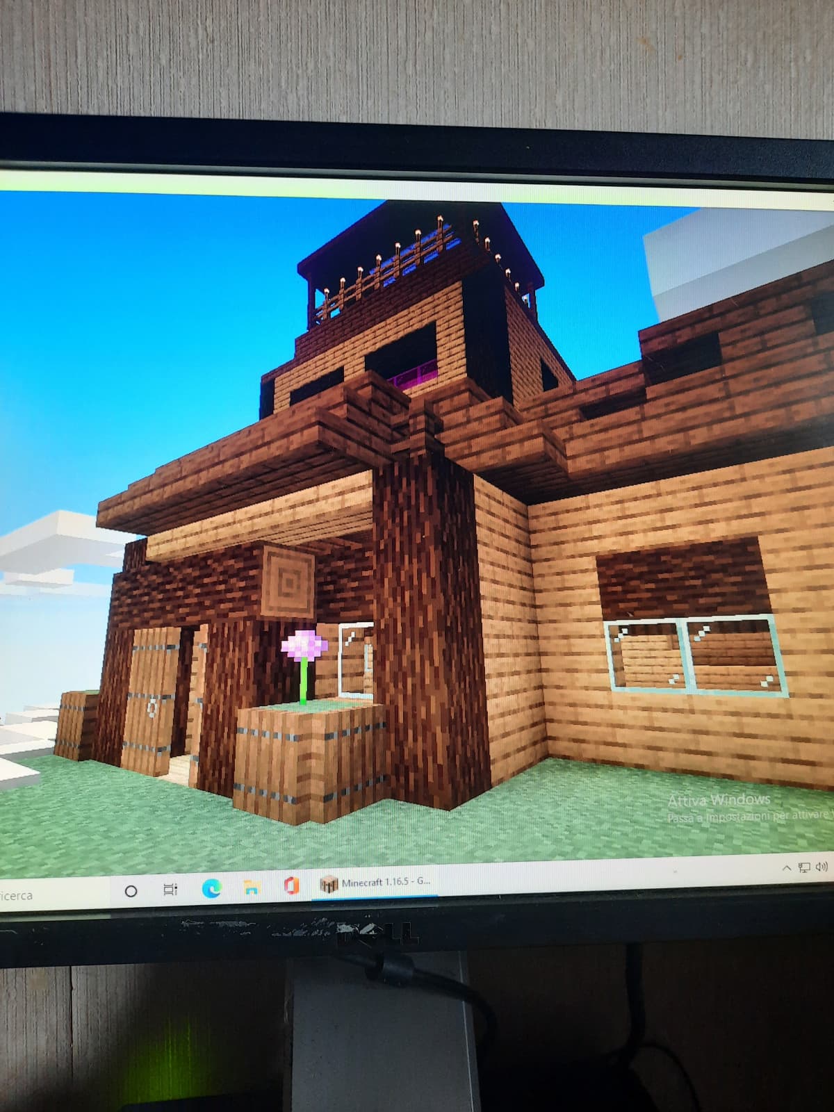 La casa è definitivamente finita, devo solo decorarla. Mi piace molto, soprattutto perché l'ho fatta in survival. Enjoy