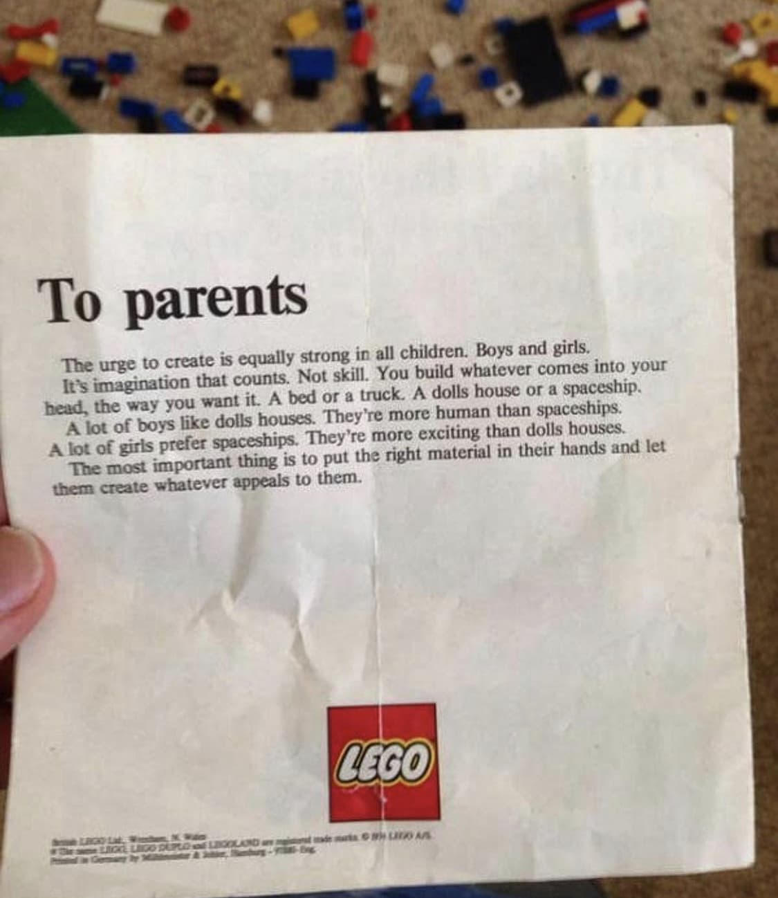 Lego,1974. Evidentemente ci vedevano lungo. Ma io mi chiedo: nel 2021 chi è che sta vedendo lungo per i 40/50 anni a venire? Rispondete seriamente. Non hanno senso risposte scontate (…)