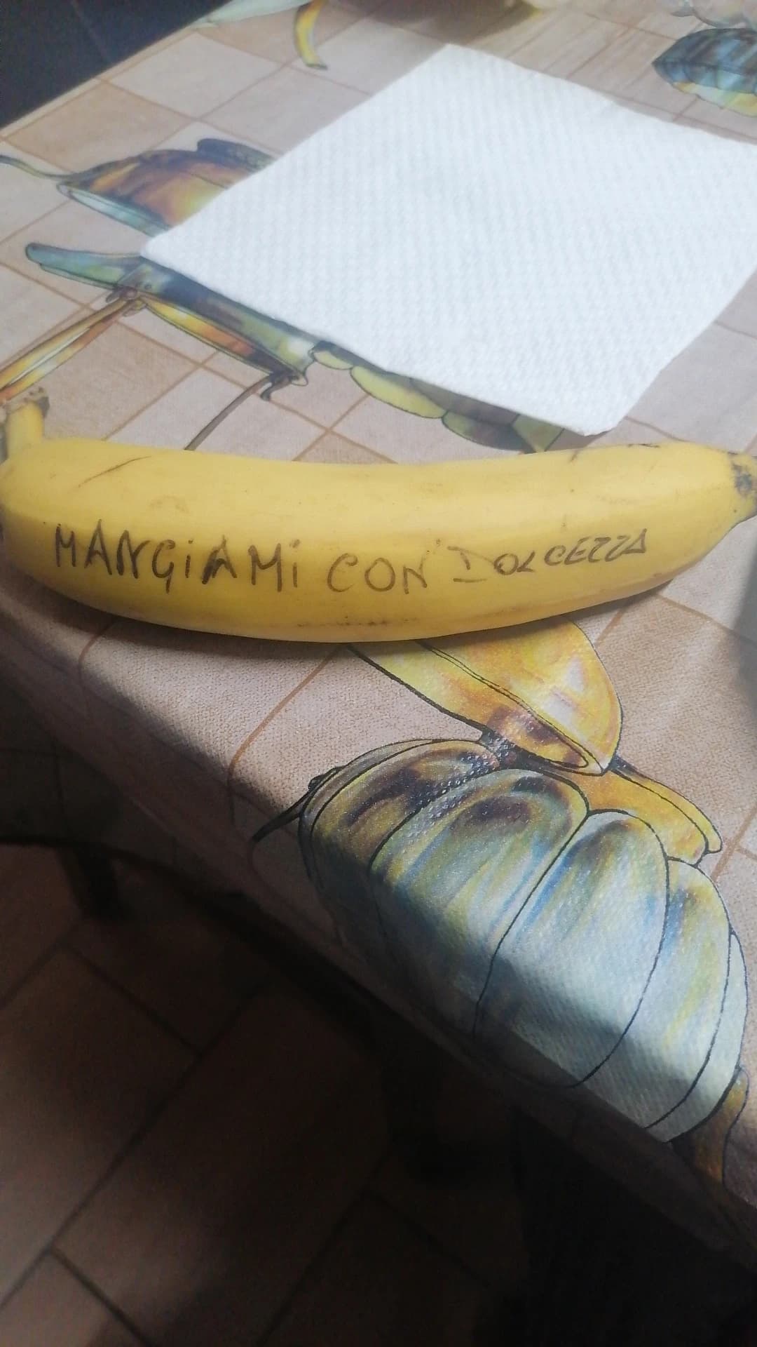 pov sei mio padre ubriaco e davanti hai solo una banana e una penna