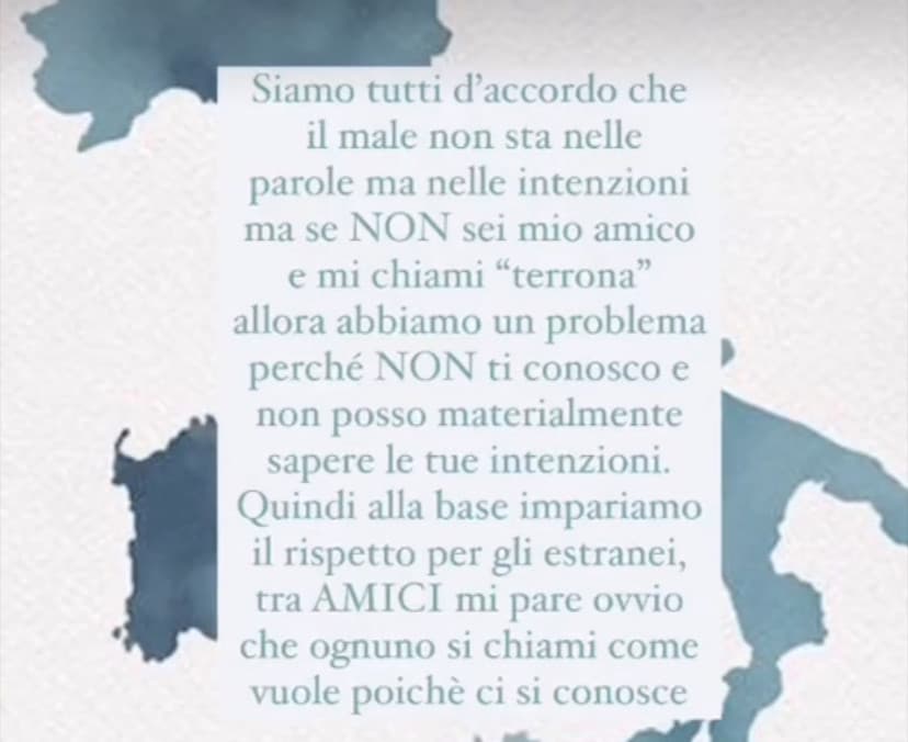 Non è giusto che solo perché è tuo amico allora è giustificato per ogni cosa. Nella mia scuola c’era uno maschilista, razzista però era amico di tutta la classe e loro se ne fregavano di questo suo lato ignorante perché e loro amico e allora fa niente. Mah