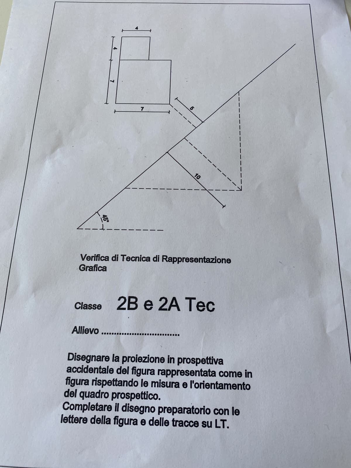 Verifica di una materia inutile che non avrò l’anno prossimo. Tra 25 minuti finisce l’ora e io consegnerò in bianco ??