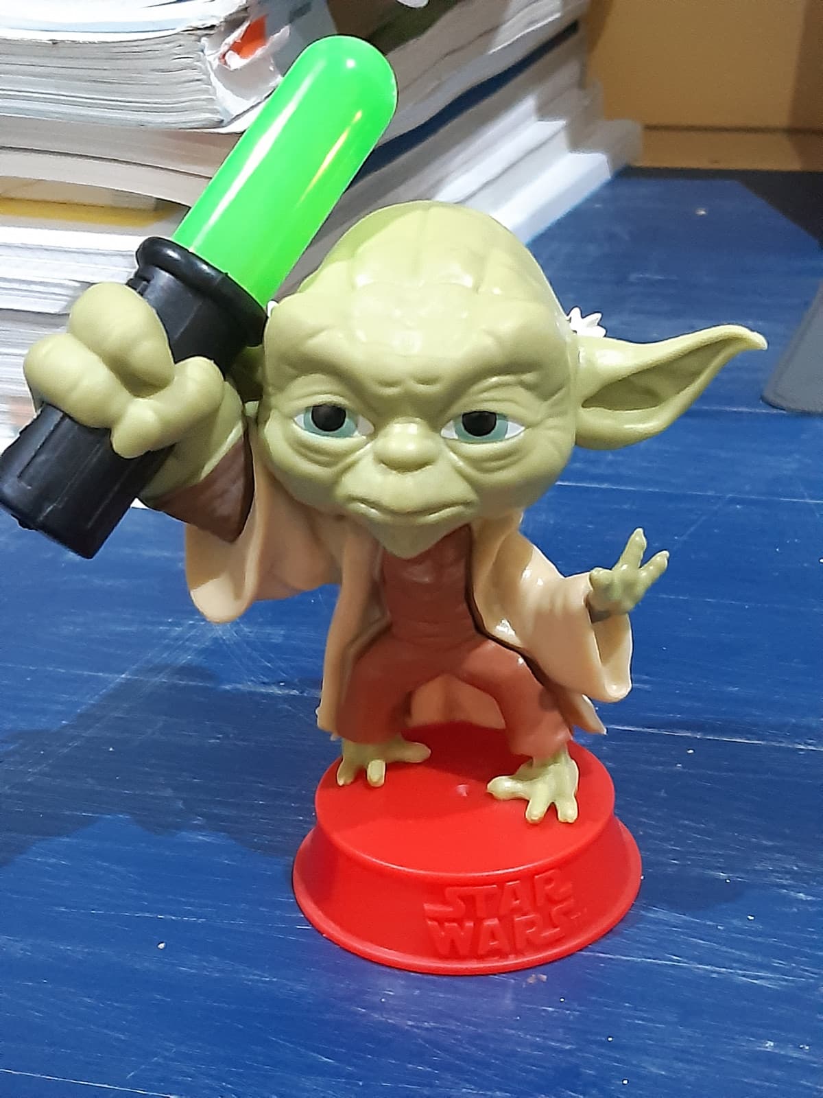 Yoda ti punta la spada laser, che fai?