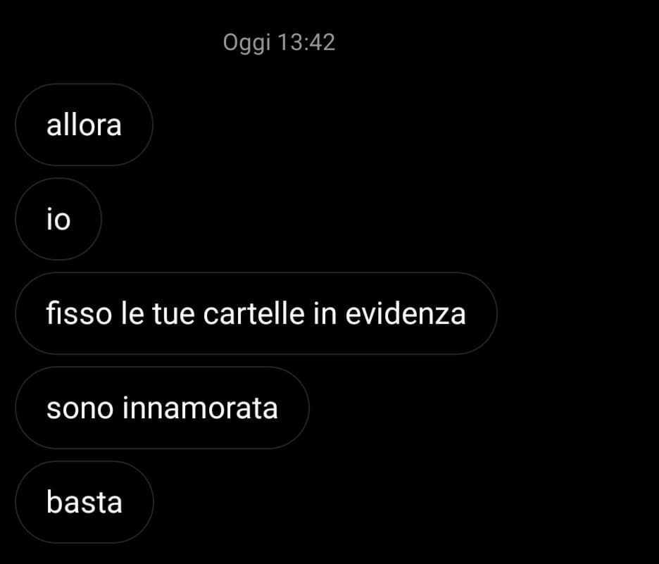 ma come rispondo a dei messaggi del genere senza sembrare fredda, ho visualizzato già 5 minuti fa e Clara non aiuta ??