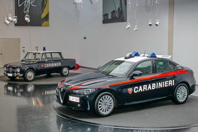 Oggi ľ Arma dei Carabinieri compie 207 anni. *ci terrei leggeste le descrizioni?*
