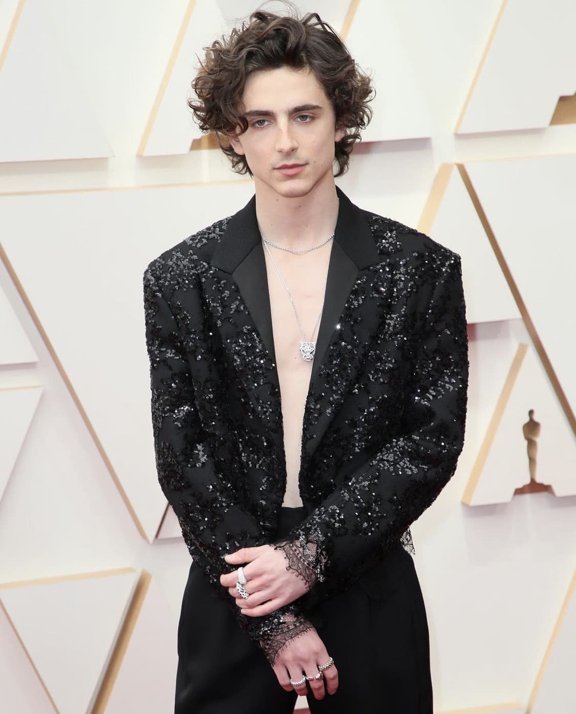 Non mi lascia pubblicare un video bellissimo quindi eccovi Timothée fregno