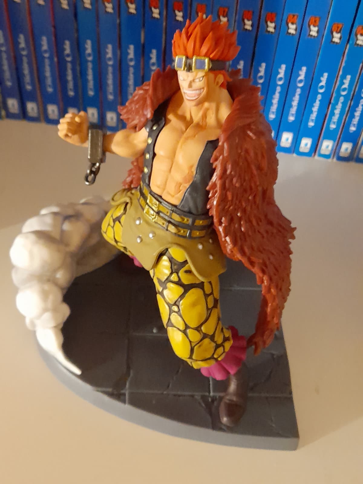 capisci che sono amici perfetti quando al compleanno ti regalano la figure del tuo personaggio preferito di one piece incartato in una carta con foto di bastianich. 